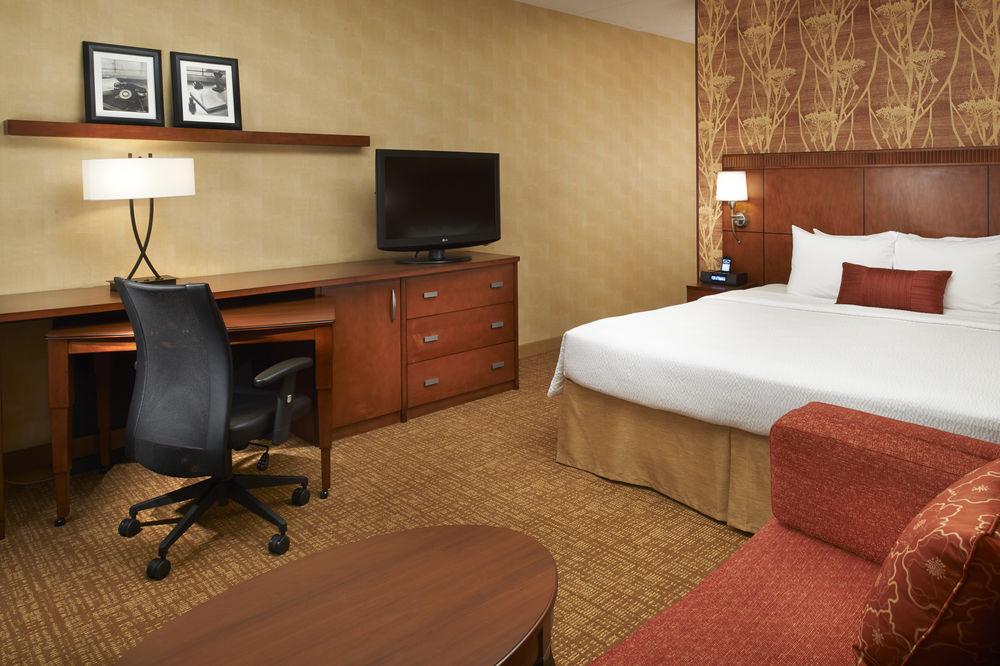 Courtyard By Marriott Chicago Naperville Exterior photo