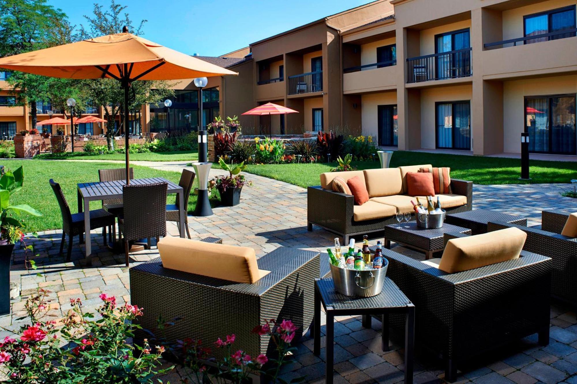 Courtyard By Marriott Chicago Naperville Exterior photo