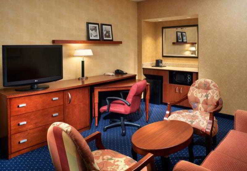 Courtyard By Marriott Chicago Naperville Exterior photo